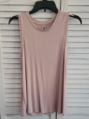 Halogen Sleeveless Scoop Tank in Dusty Rose
